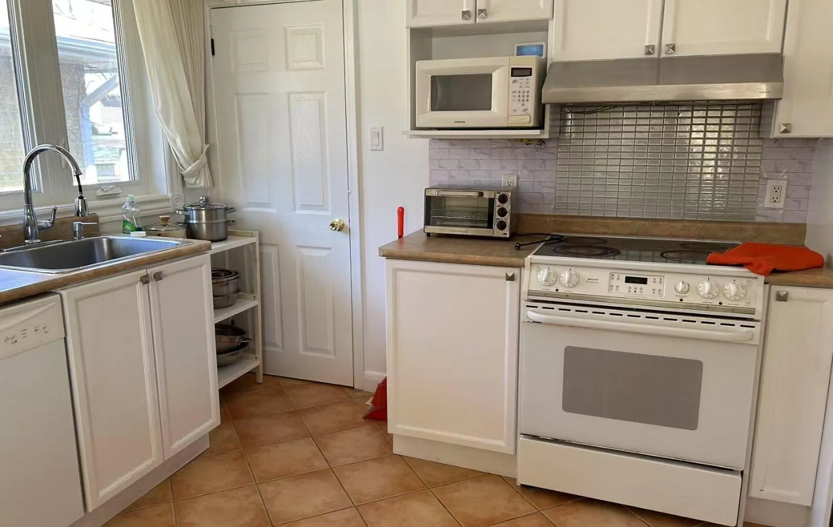 Guest house Private Double Room In Scarborough Near Ttc And Shops Toronto Canada